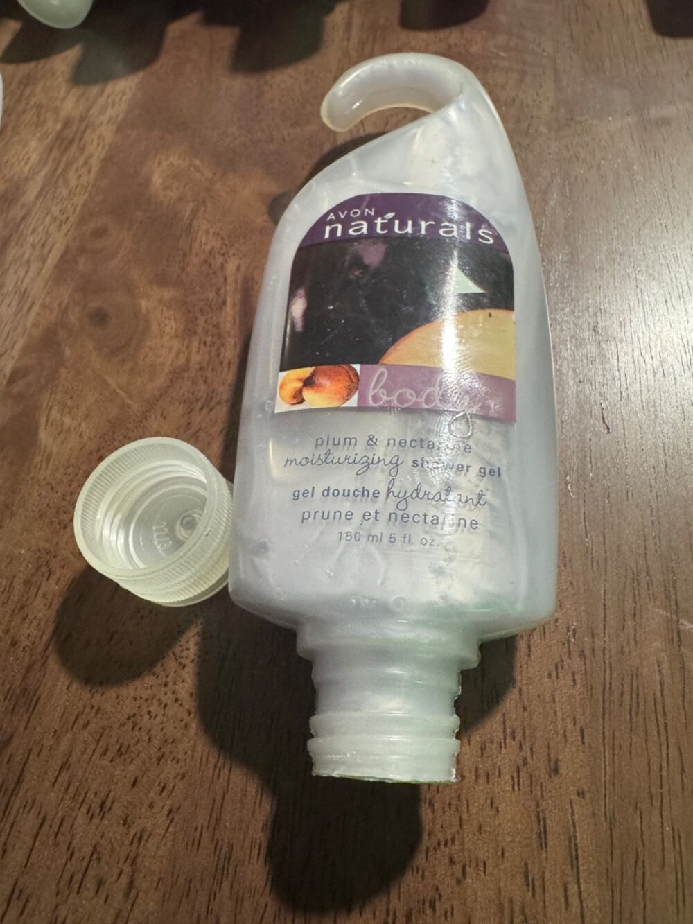 Avon naturals moisturizing shower gel “plum & nectarine”
